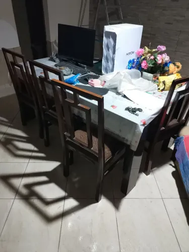 Vendo mesa de madeira (Mesa pesada)