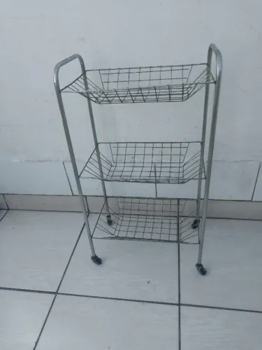 Fruteira inoxidável antiga em ótimo estado