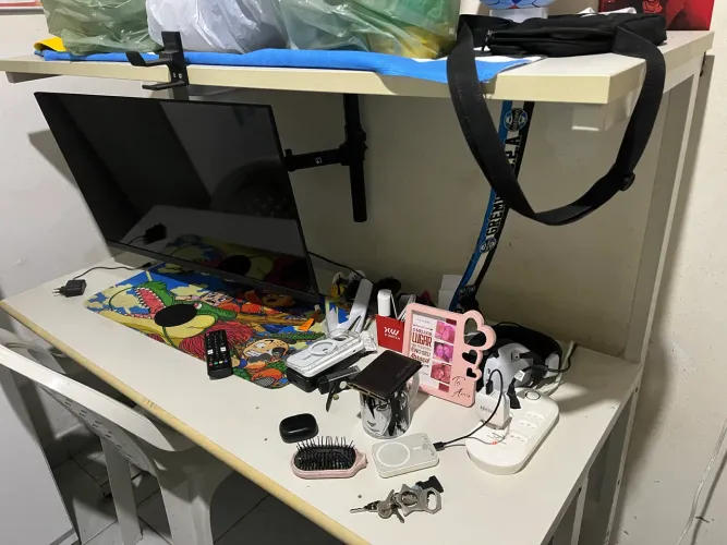 Mesa com suporte de monitor ou tv