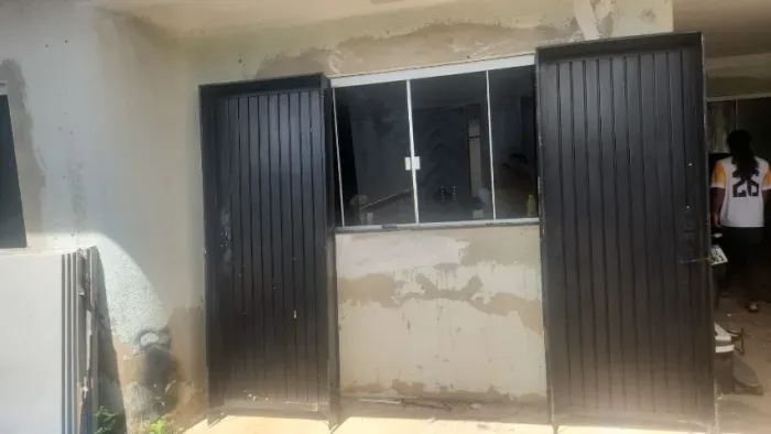 Porta de ferro 800 reais cada