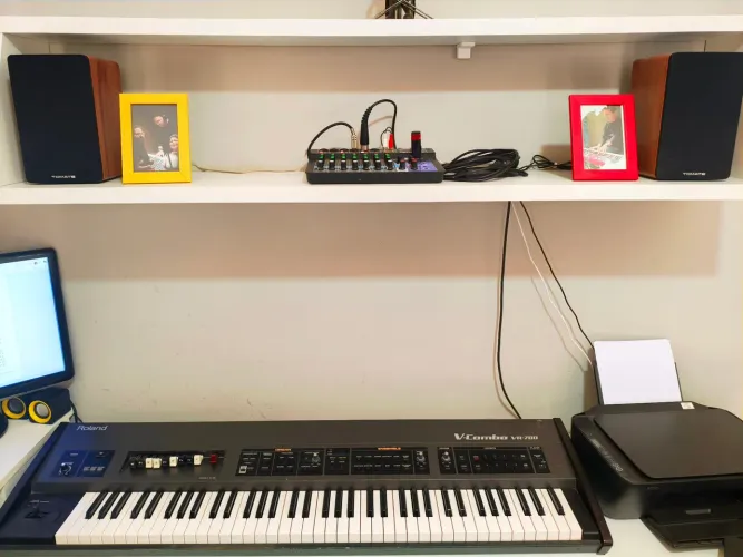 Teclado Roland Combo VR-700