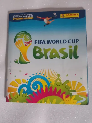Álbum de figurinhas completo coladas copa de 2014,capa comum e sem as figurinhas extras!!!