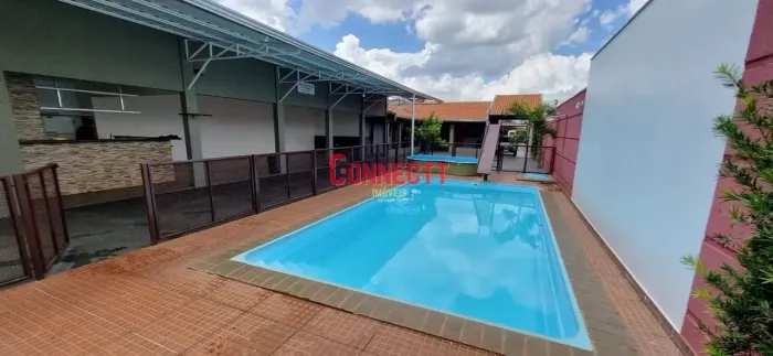 CHÁCARA DE 1244m² DE TERRENO , PISCINA, 5 QUARTOS, POMAR NO BAIRRO PRESIDENTE DUTRA.