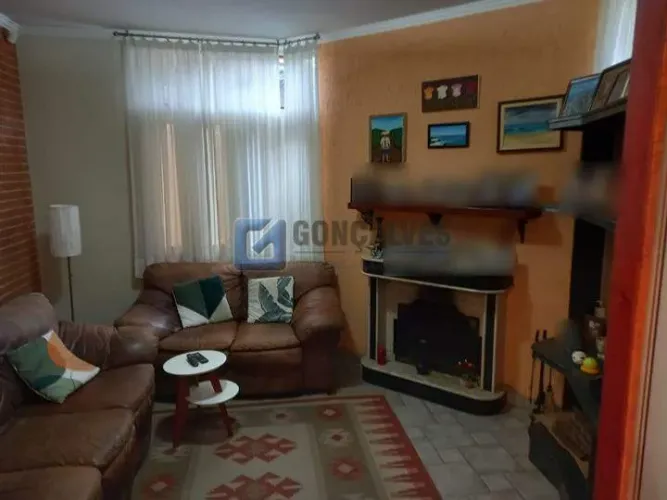 Sobrado Residencial com 3 suítes, 4 vagas e lareira em Paulicéia, SBC