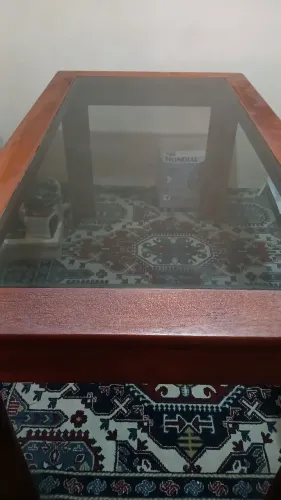 Mesa de jantar para 8 cadeira com vidro.