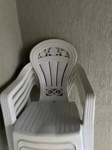 Vendo mesa com 4 cadeiras