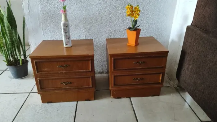 Mesa de Cabeceira Antiga 