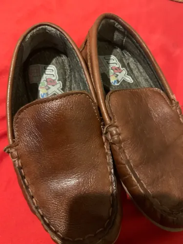 Sapato de couro infantil