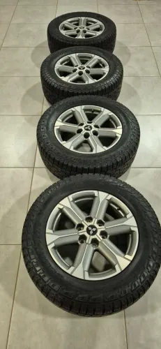 Jogo de Rodas e pneus Originais aro 18 l200 triton