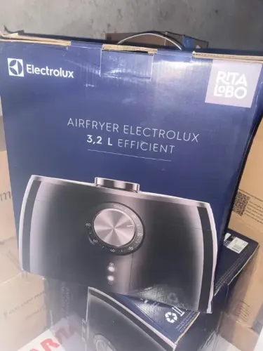 Electrolux Airfryer 3,2L 8 receitas pré-sugeridas 1400W EAF15 preta 220v por Rita Lobo