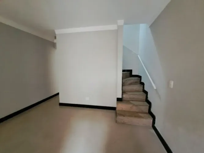 Casa Duplex 3 qtos, 2 wc, 1 vg e 74.74m² à venda no Santa Rosa - BH/MG.