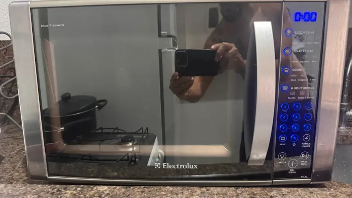Micro-ondas Electrolux 31L Inox Espelhado com Grill (MEC41) - 127V / Perfeito Estado
