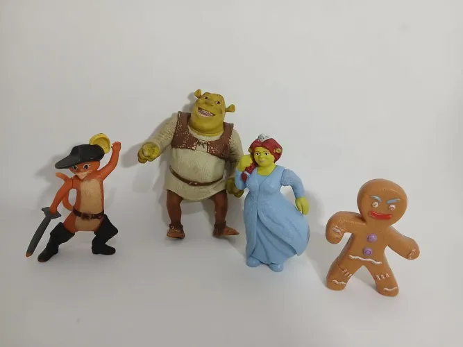 Coleção Miniaturas Shek gato de botas ,biscoito ,fiona e sherk