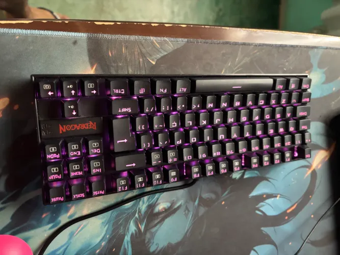 Teclado Redragon Dark Avenger QWERTY Redragon MK2 DIY Brown cor preto com luz rainbow