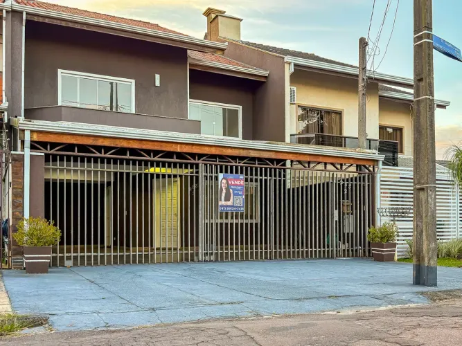 Sobrado com 3 Quartos, Suíte, Área Gourmet Coberta e 3 Vagas no Atuba, Curitiba