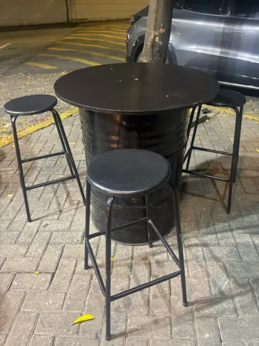 2 Mesas Bistrô de Barril + 6 Banquetas - Estilo Industrial