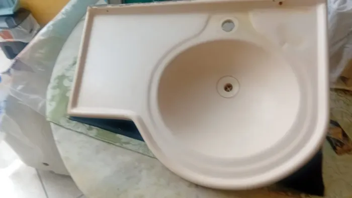 Vendo Lavatório de Banheiro com Bancada Integrada 