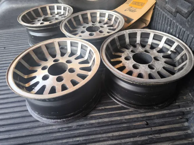 VENDO RODAS DA SILVERADO ANO 98 Whatsapp -86 9 *