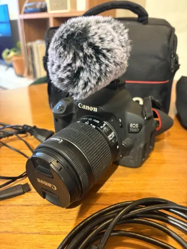 Câmera Canon T5i / 700D + Muitos Acessórios (Tripé, Mic, Bag, Bateria AC)