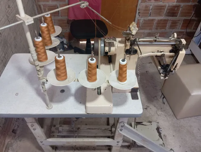 Vendo máquina de embutir semi nova eletrônica