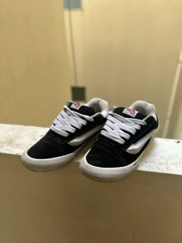 Tênis Vans Knu Skool Preto e Branco