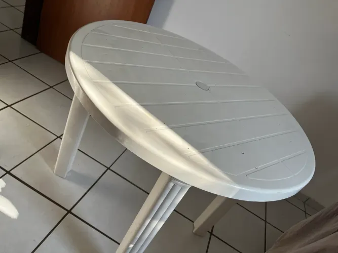 Mesa redonda de plástico