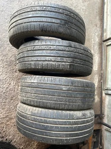 Pneus 235/60r17. 100,00 cada