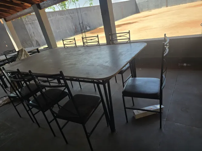 Mesa de pedra 8 cadeiras