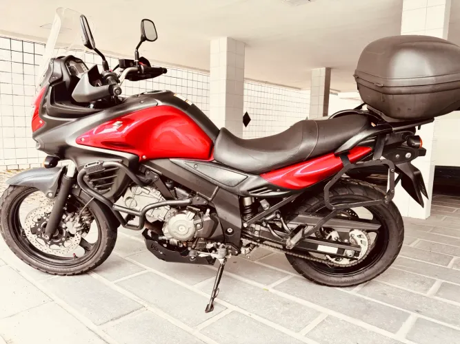 Vendo ou troco em carro de igual ou maior valor, Suzuki VStron 650cc.