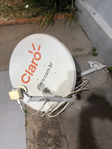  Antena parabólica com suporte e cabos