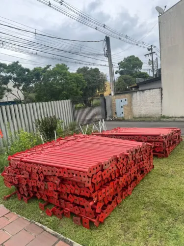 Escoras metálicas semi novas 3.20M
