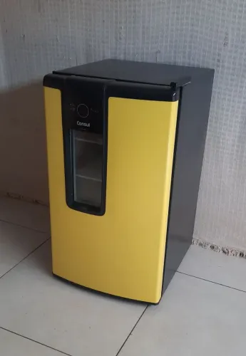 Frigobar cervejeira consul amarelo com luz interna 
