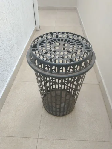 Cesto de roupa trelado