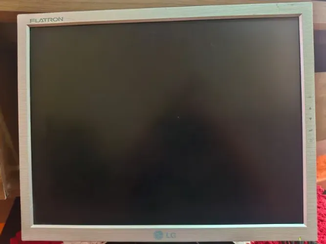 Monitor LG Flatron Prata