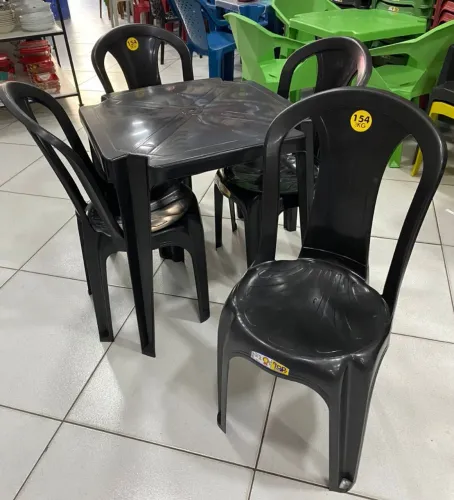 Conjuntos de mesas e cadeiras plásticas Top Mil