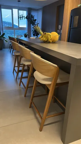 Kit com 3 Banquetas em Madeira Estofadas