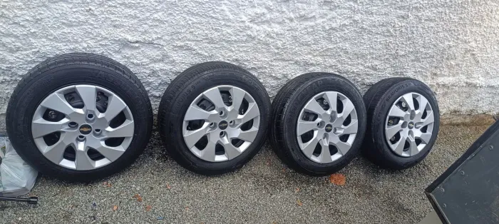 ? JOGO DE RODAS ARO 14 CHEVROLET + PNEUS ?
