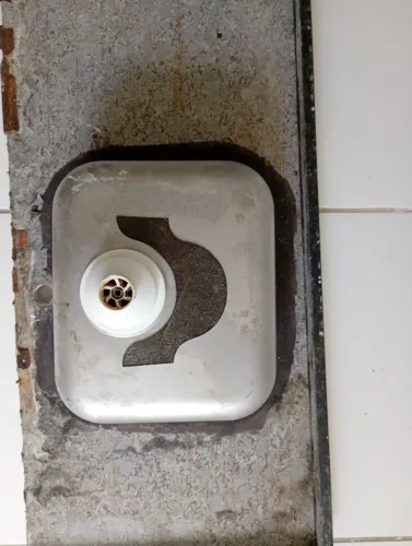 Vende-uma pia de mármore Onix já com a cuba de inox