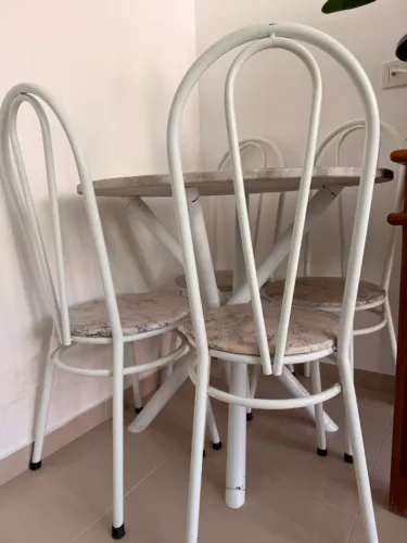 Mesa de granito redonda 4 cadeiras