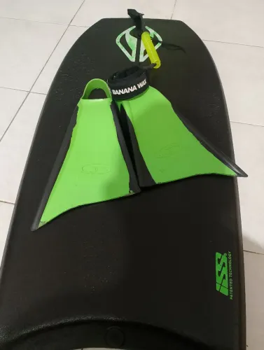 Bodyboard NMD player proride, ISS , pe de pato Genesis e lesh banana wax, tudo top ,.
