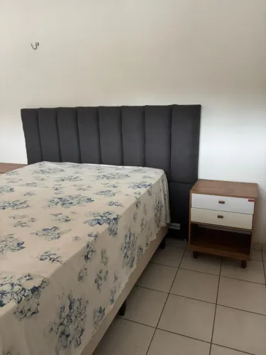 Mesinha de cabeceira