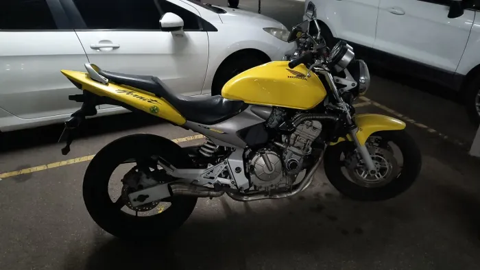 Hornet 2006 vendo leia