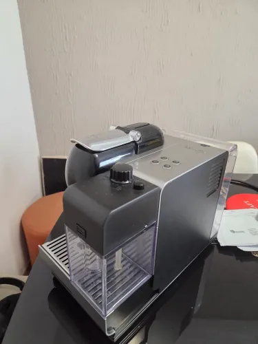 Cafeteira Lattissima Nespresso black 110V