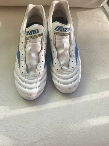 Chuteira Mizuno  39