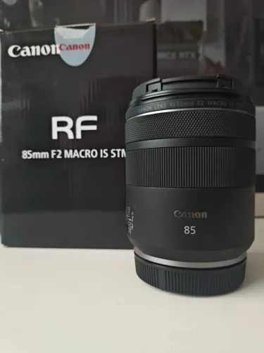 Canon RF 85mm f2 MACRO IS STM