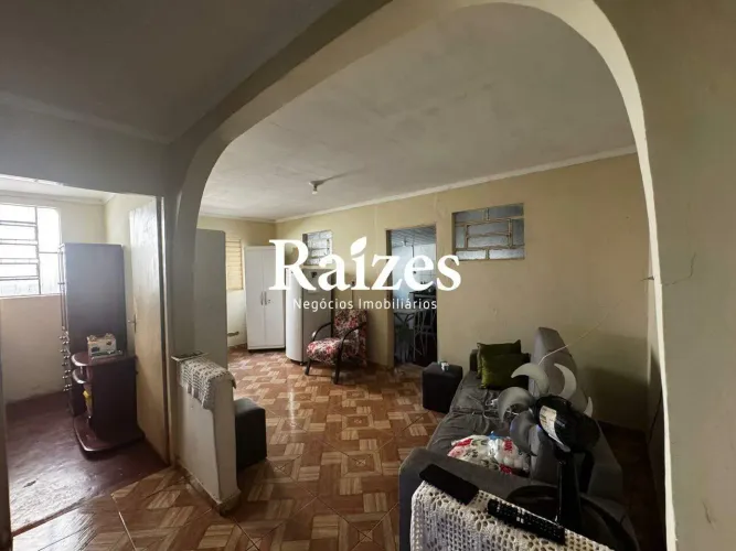 Casa residencial com 3 quartos e amplo quintal no Bairro Luizote de Freitas