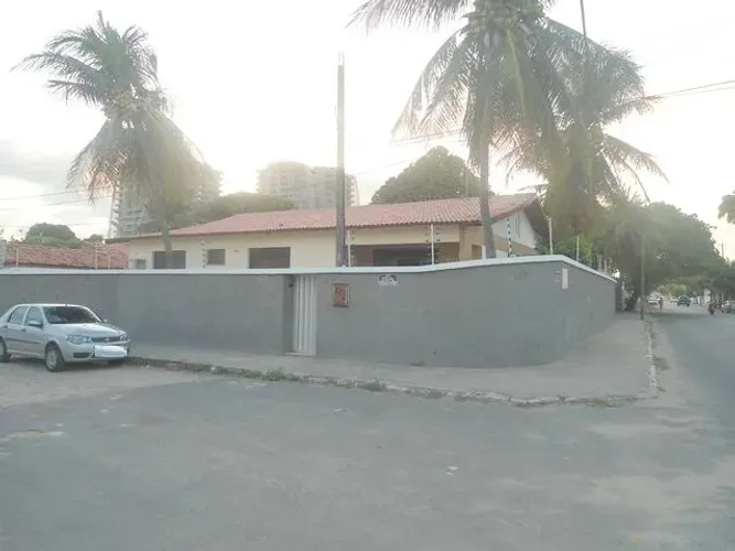 Casa comercial para alugar no Luciano Cavalcante com 4 quartos e 10 vagas.