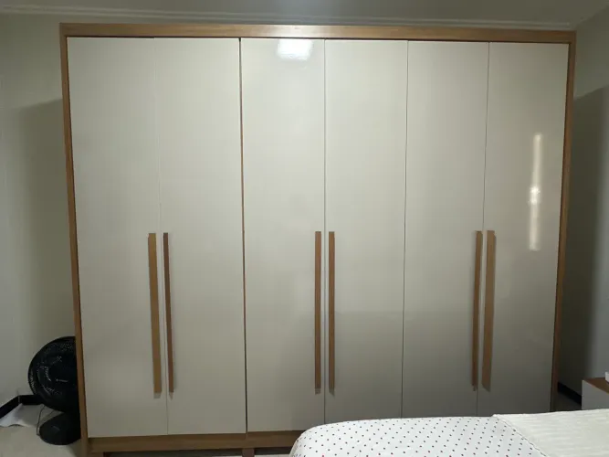 GUARDA ROUPA