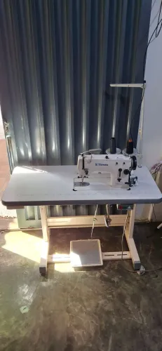 Vendo máquina de costura semi industrial completa
