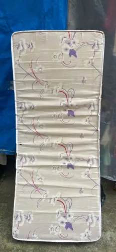 Colchão solteiro inteiro bom estado